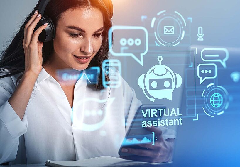 Frau arbeitet mit KI Virtual Assistant